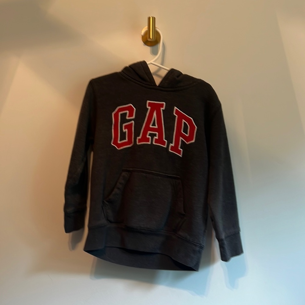 Gap size 5 boys red and black